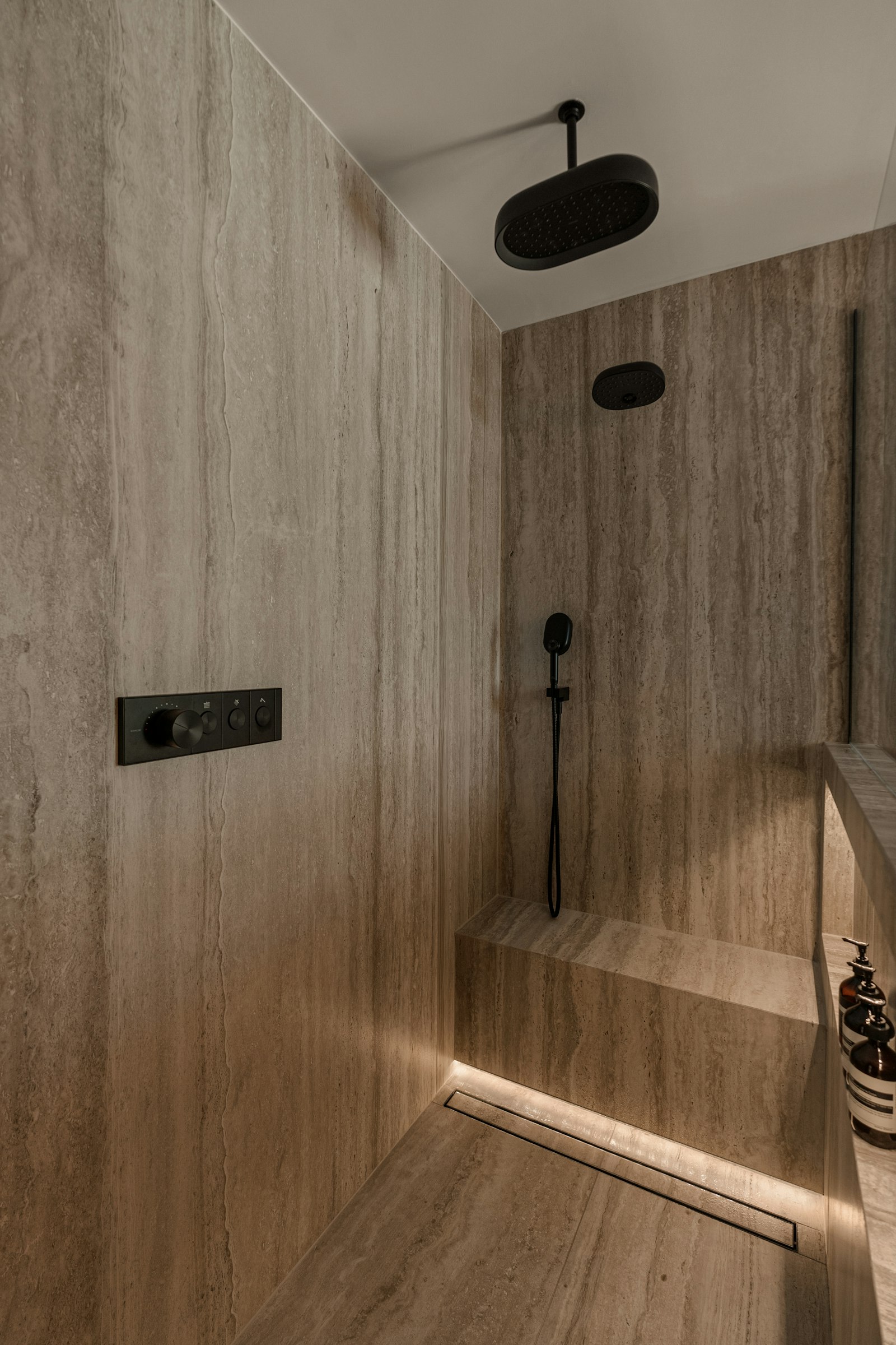 A contemporary reinterpretation of the British country house by KERSTENS
